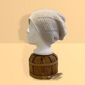 Hat slouchy style. Ecru neutral color. Spiral design. Medium/light weight.